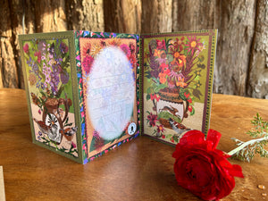 Fantastic florals Fold out concertina greeting card.